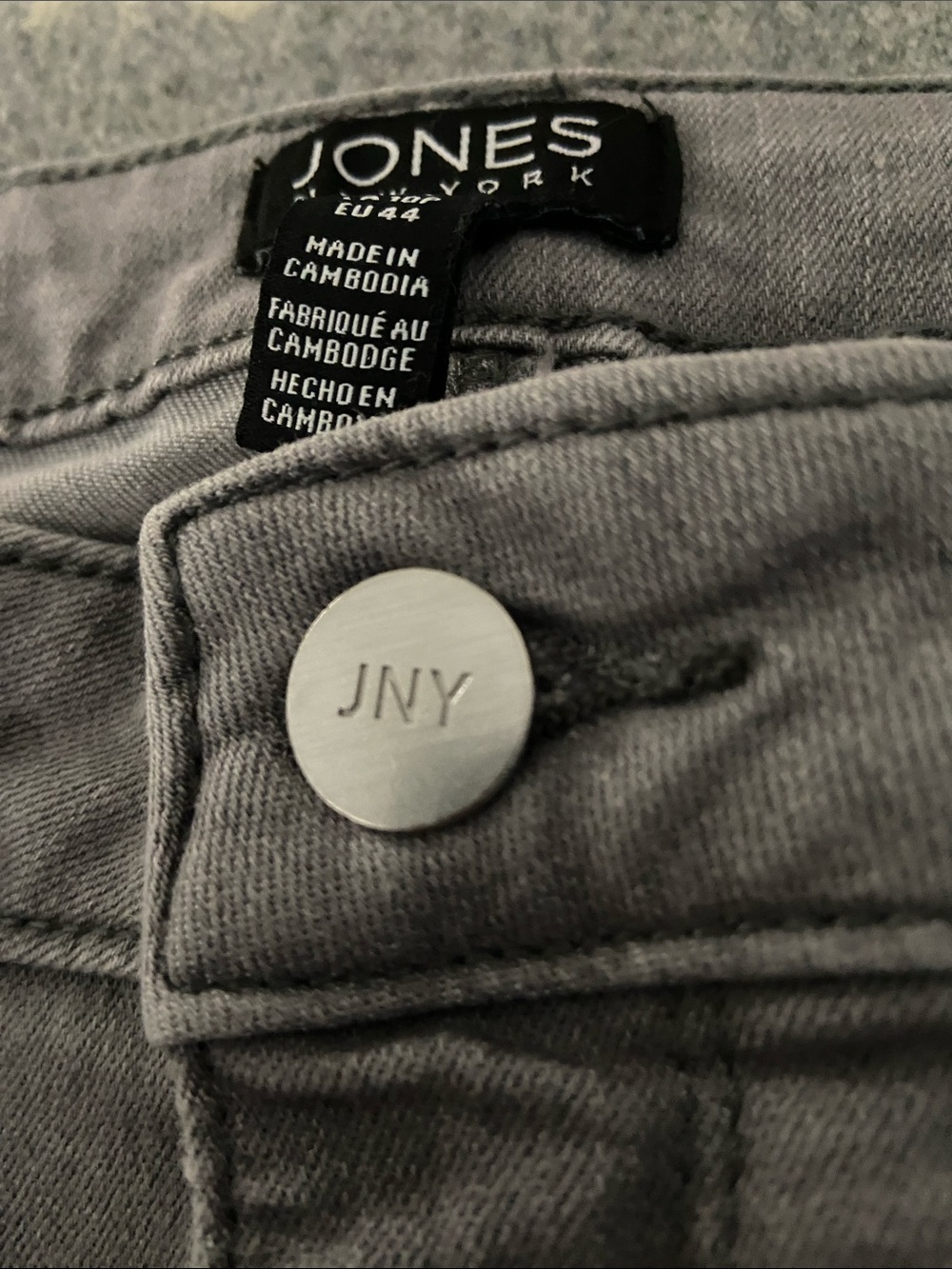 Jones of New York 5-pocket light grey jean. Size 10 petite. - Picture 6 of 7